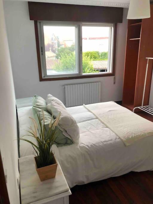 Vivienda Amplia Y Luminosa A Escasos Metros De La Playa De Cangas. Buitenkant foto
