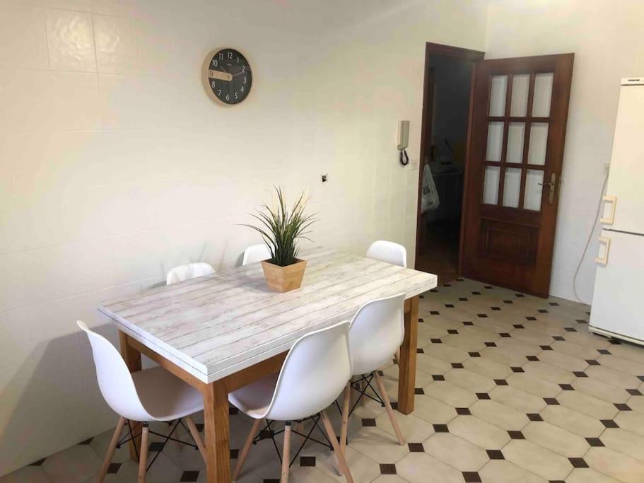 Vivienda Amplia Y Luminosa A Escasos Metros De La Playa De Cangas. Buitenkant foto